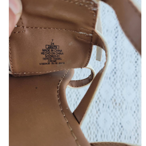 Old Navy Cream Tiered Tassel Gladiator Flats Sandals Shoes Women's Size 7 - Picture 9 of 9